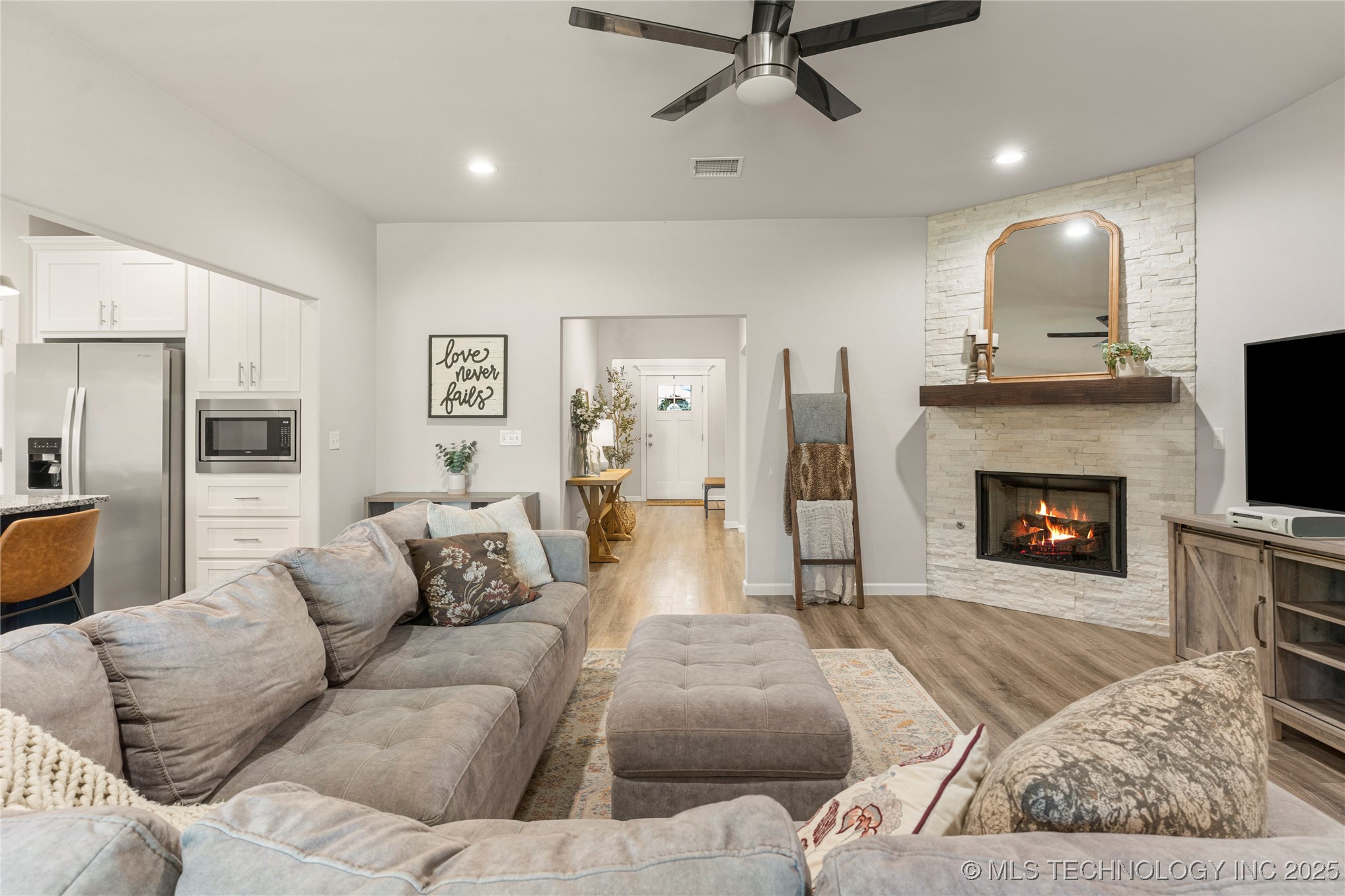 2414 W Kingsport Court