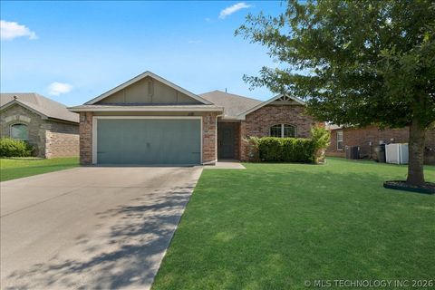 Photo of 1110 E 146th Court S, Glenpool, OK 74033 (MLS # 2624890)