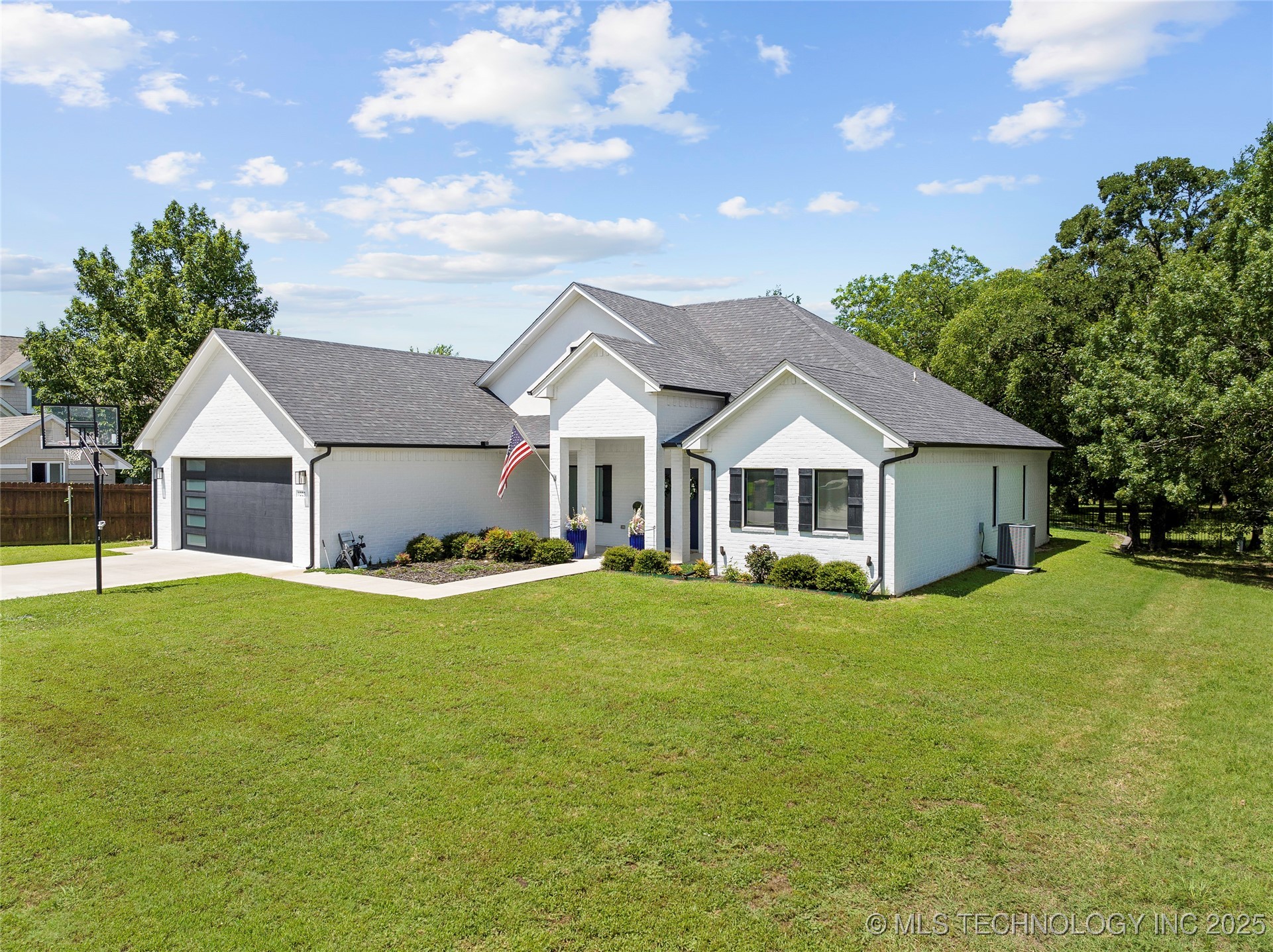 1223 Buckingham