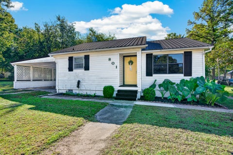Photo of 801 E 7th, Ada, OK 74820 (MLS # 2638393)