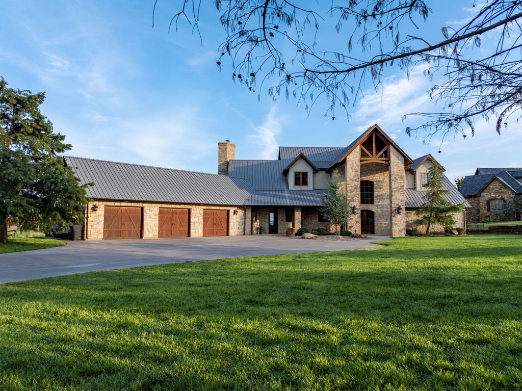 8795 Lake View Drive