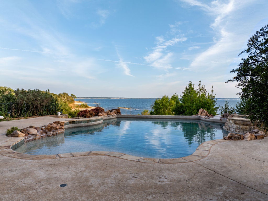 8795 Lake View Drive