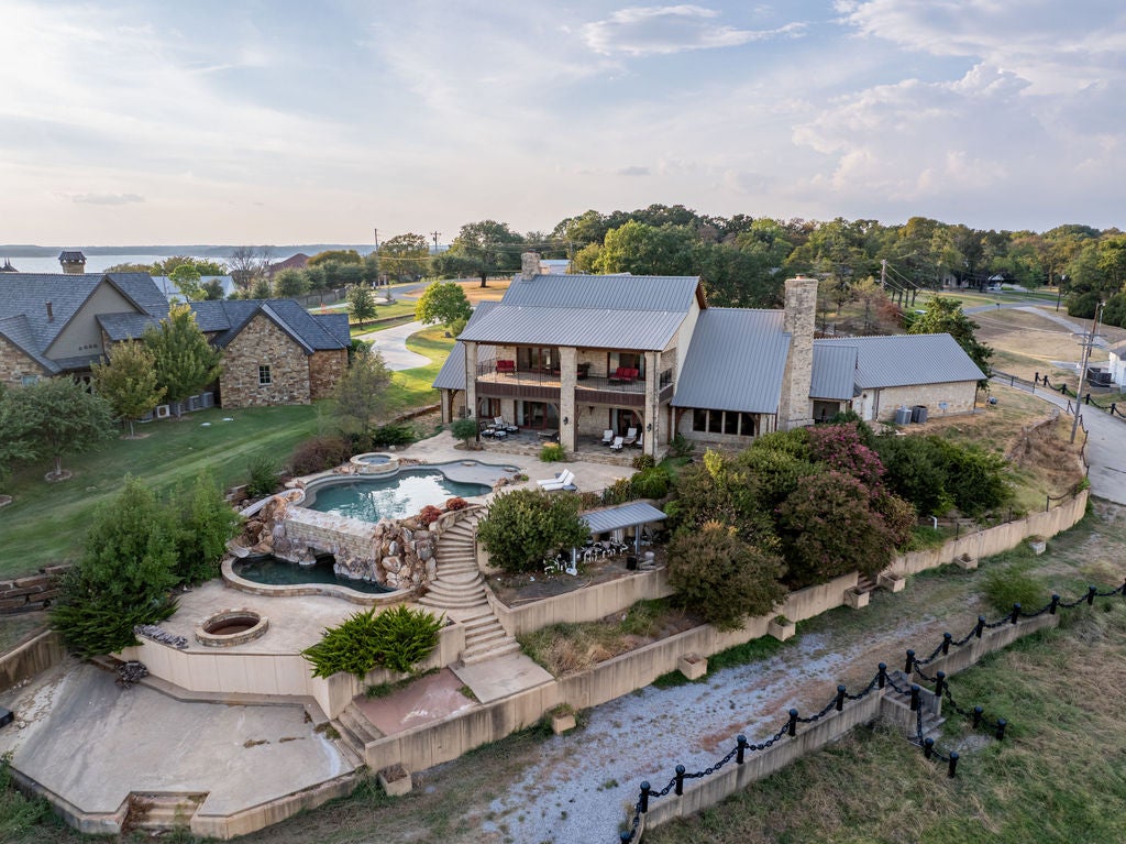 8795 Lake View Drive