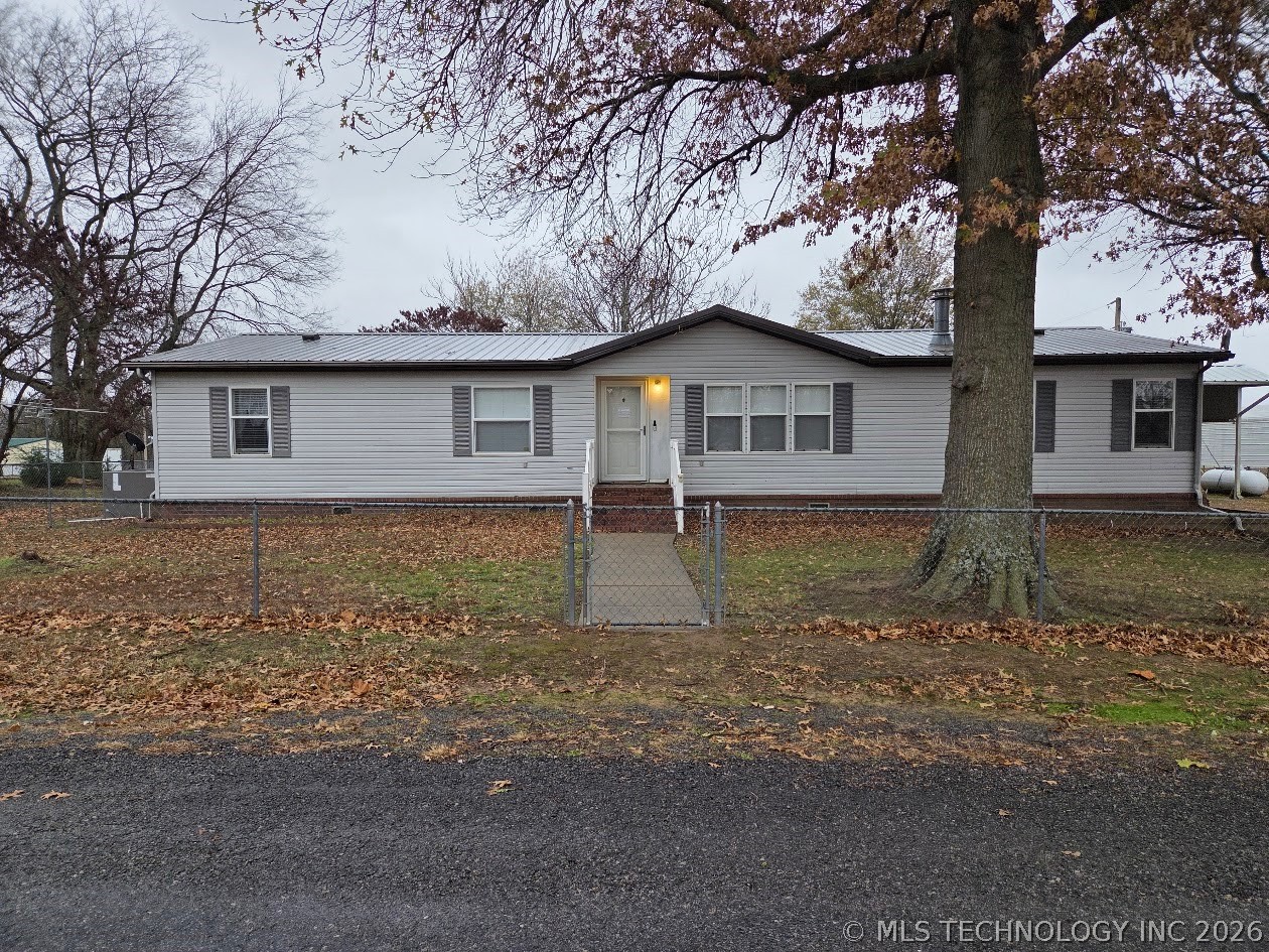 Photo 1 of 60 — 420828 E 1143 Road, Eufaula, OK 74432