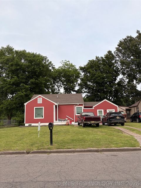 Photo of 1314 Walnut Street, Muskogee, OK 74403 (MLS # 2616030)