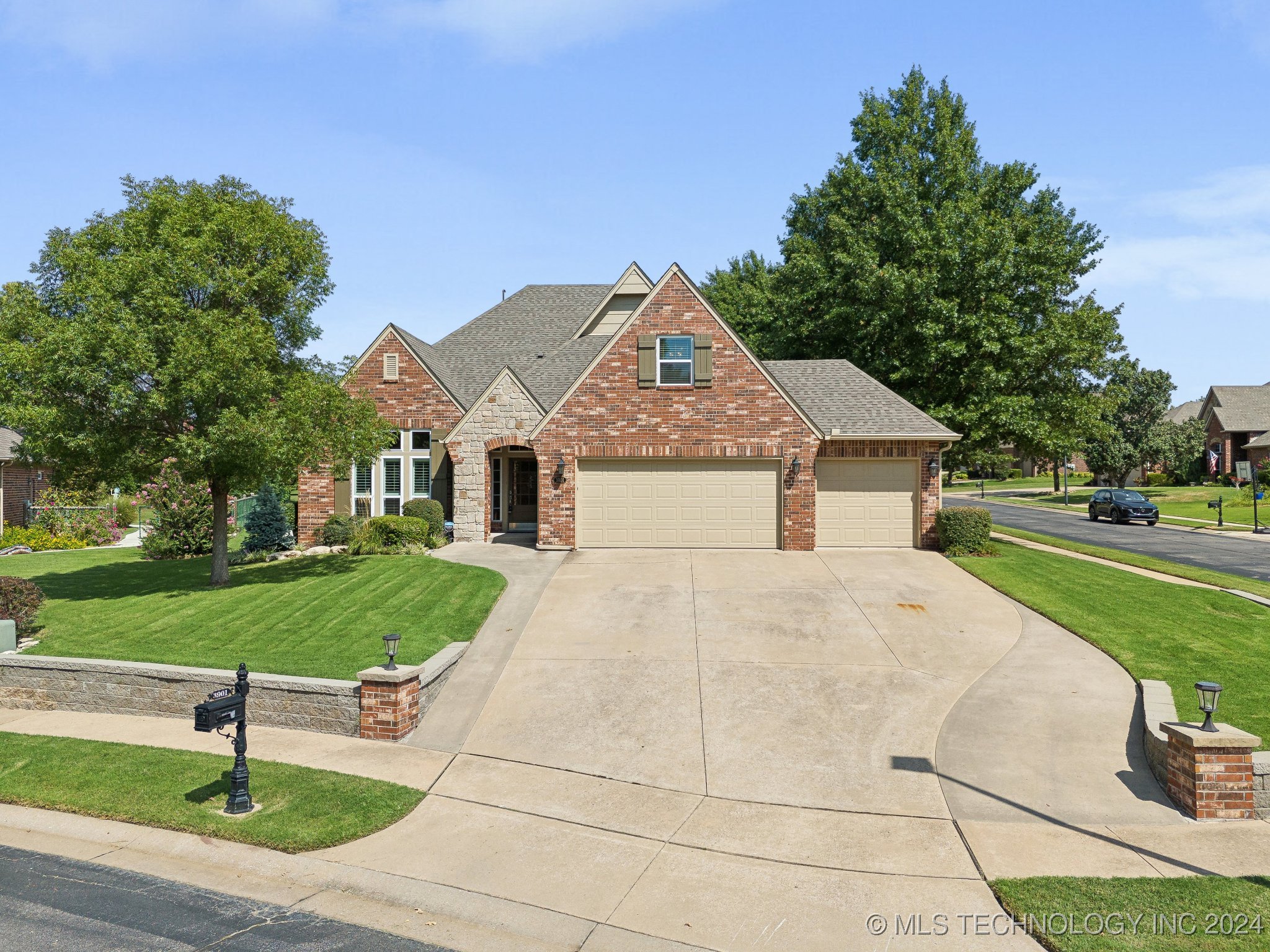 View Broken Arrow, OK 74012 house