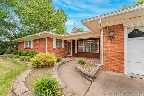 Photo of 726 E Tennessee AVE, McAlester, OK 74501 (MLS # 2617233)