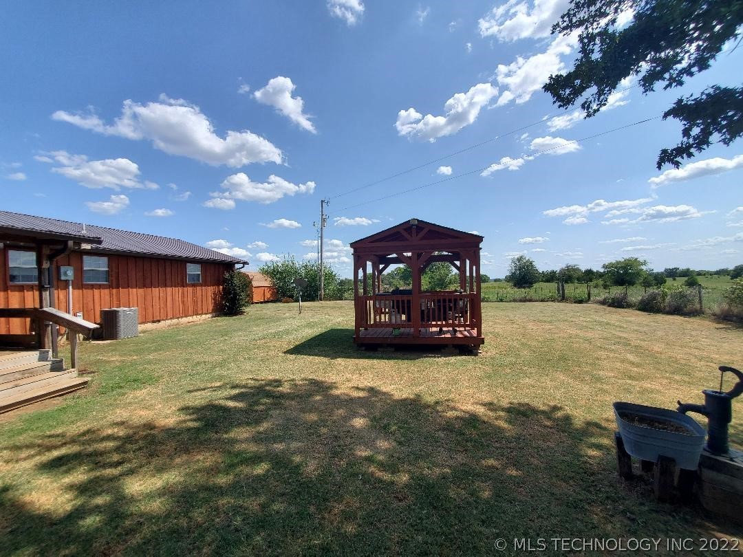 Photo 10 of 41 of 1423 W Frontage Road house
