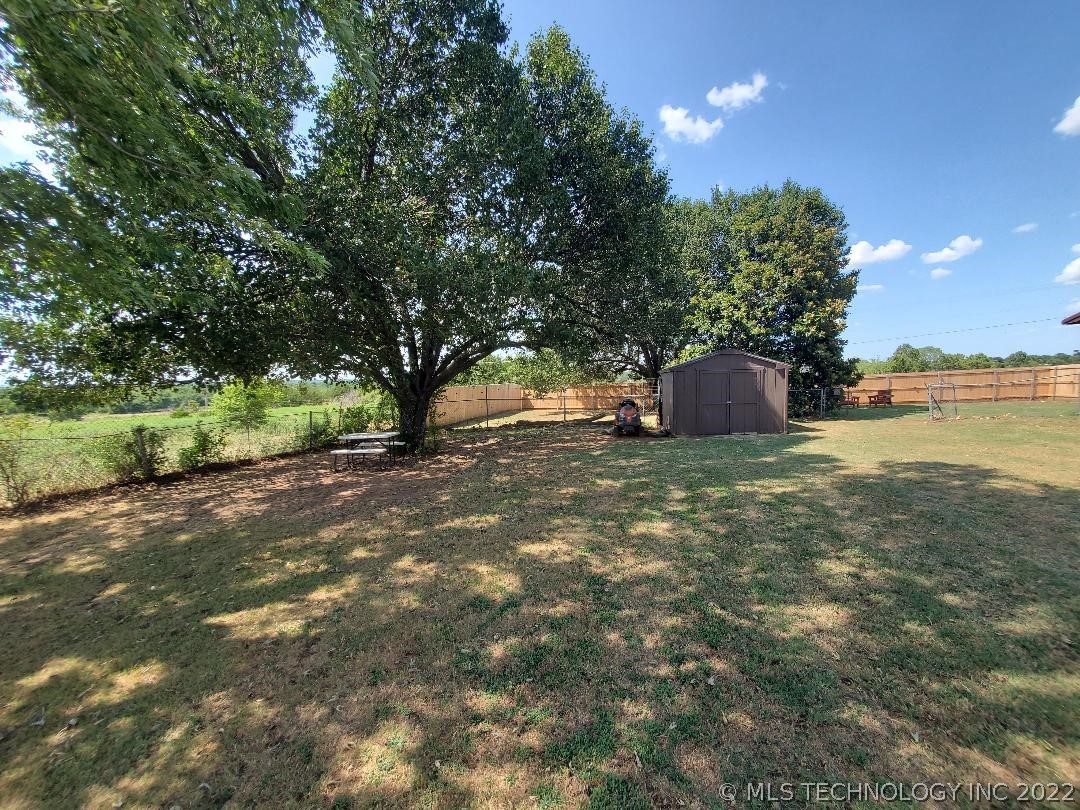 Photo 8 of 41 of 1423 W Frontage Road house