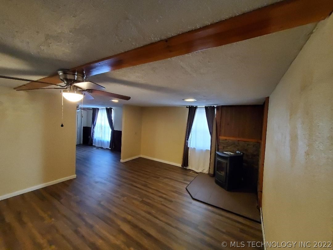 Photo 19 of 41 of 1423 W Frontage Road house