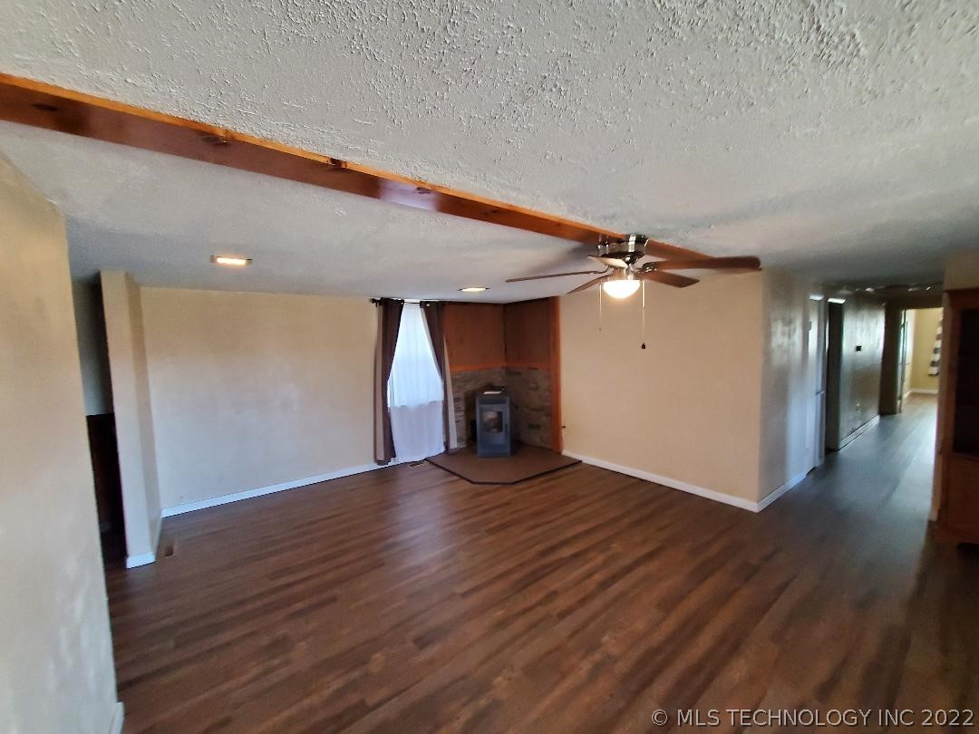 Photo 17 of 41 of 1423 W Frontage Road house