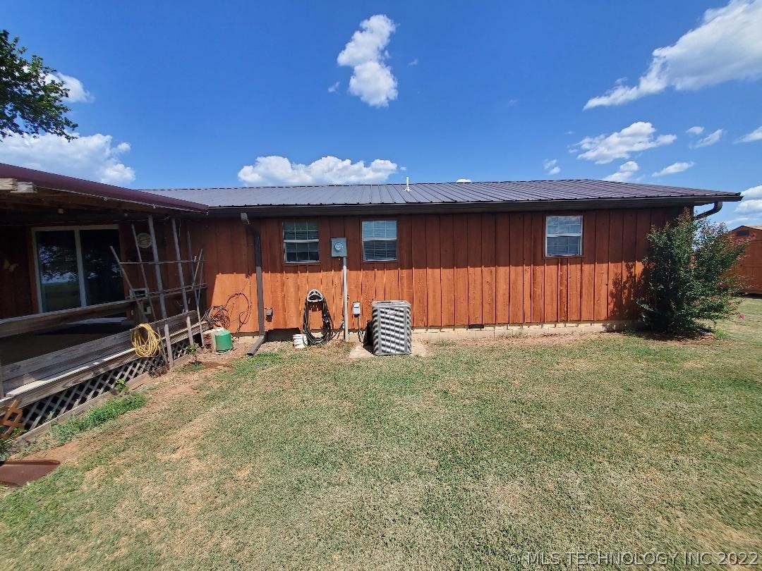 Photo 12 of 41 of 1423 W Frontage Road house