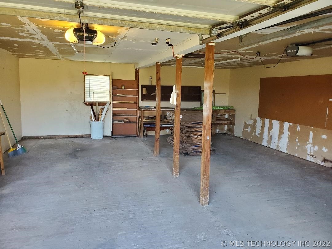 Photo 40 of 41 of 1423 W Frontage Road house