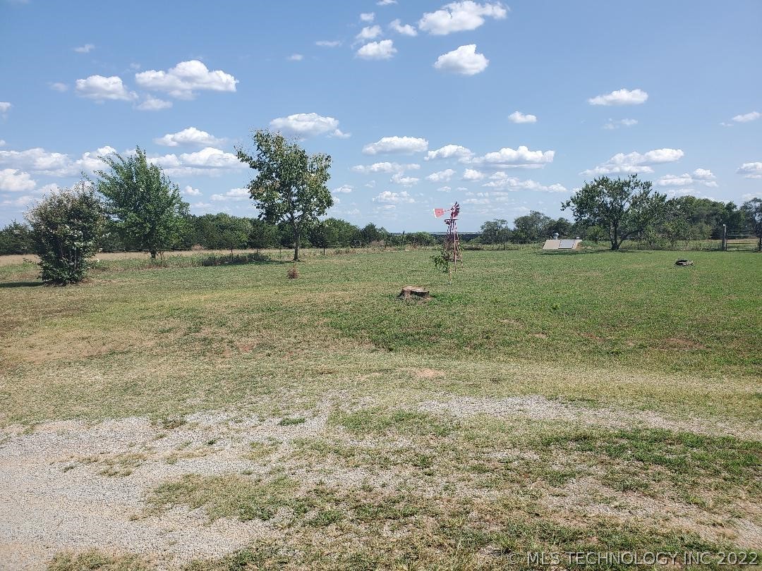 Photo 4 of 41 of 1423 W Frontage Road house