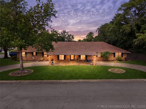 Photo of 1613 S Colonial Circle, Sallisaw, OK 74955 (MLS # 2614361)