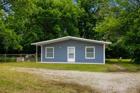 Photo of 11488 State Hwy 78, Milburn, OK 73450 (MLS # 2617444)