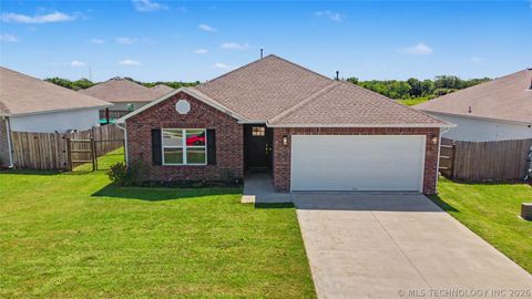 Photo of 14209 N 75th EastAvenue, Collinsville, OK 74021 (MLS # 2621876)