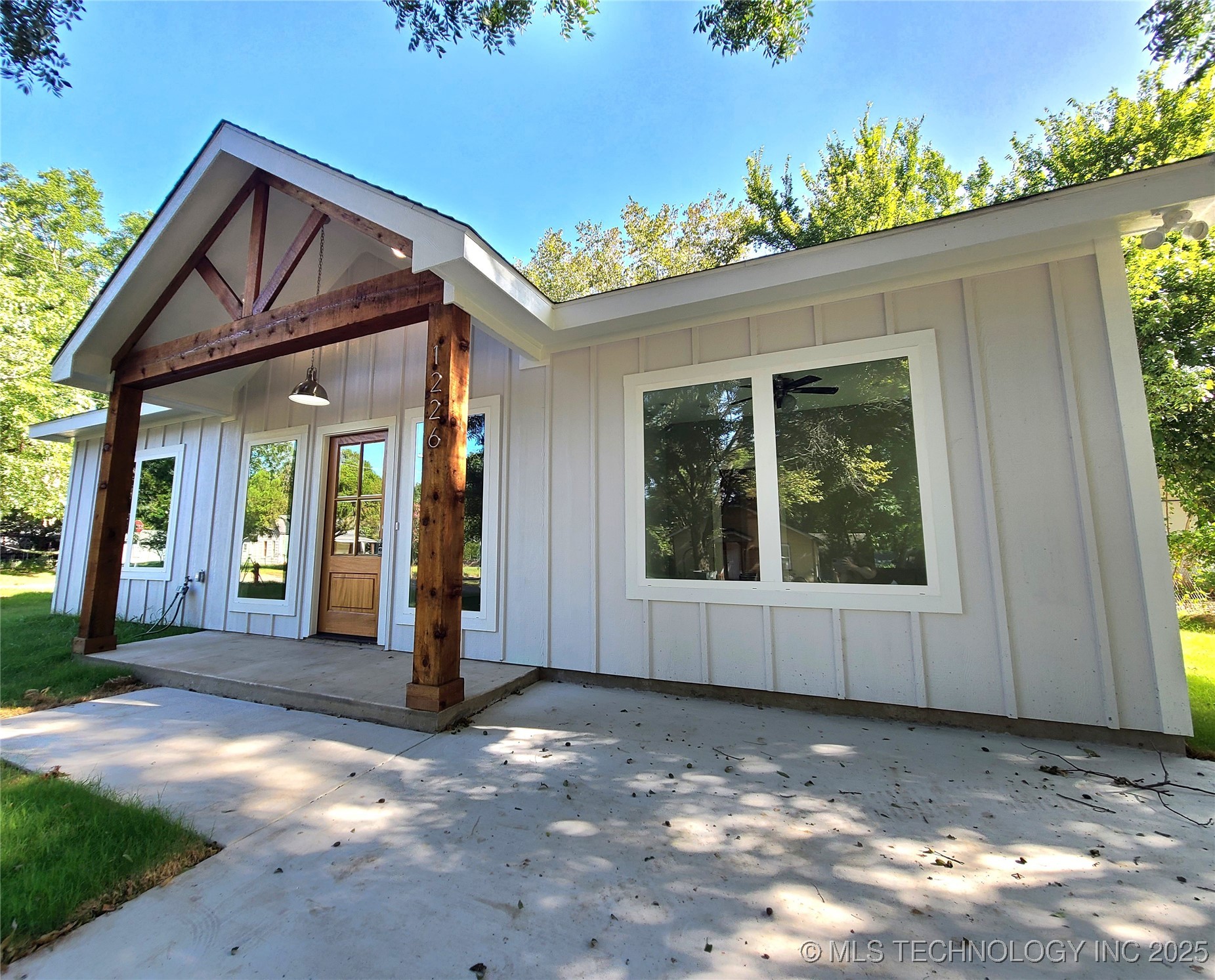 1226 W Louisiana