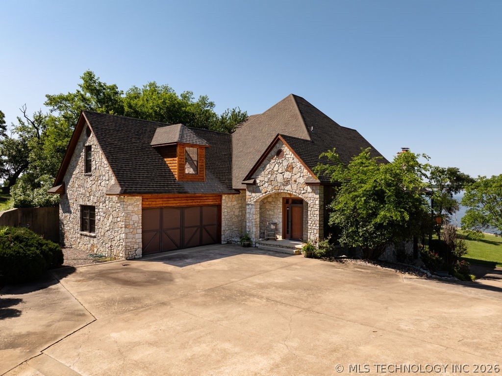 8925 Lake View