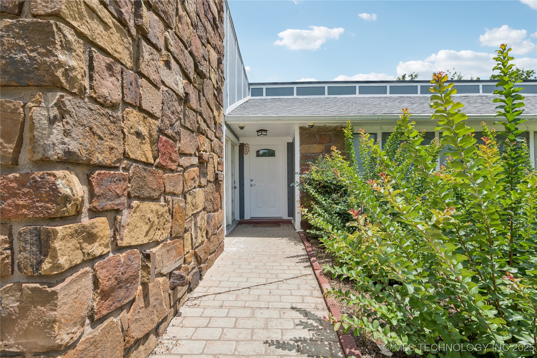 9901 Springlake Drive