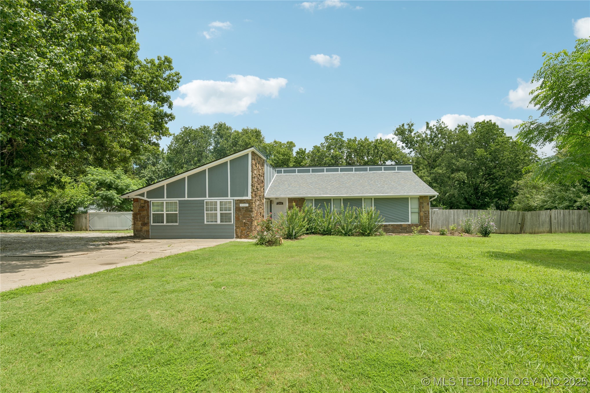 9901 Springlake Drive
