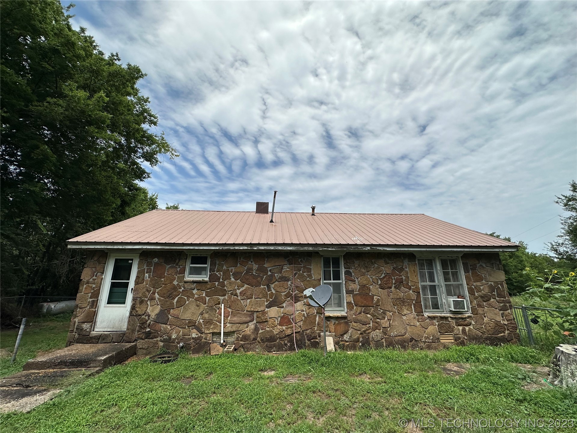 Photo 6 of 17 of 2942 SW Limestone Road house