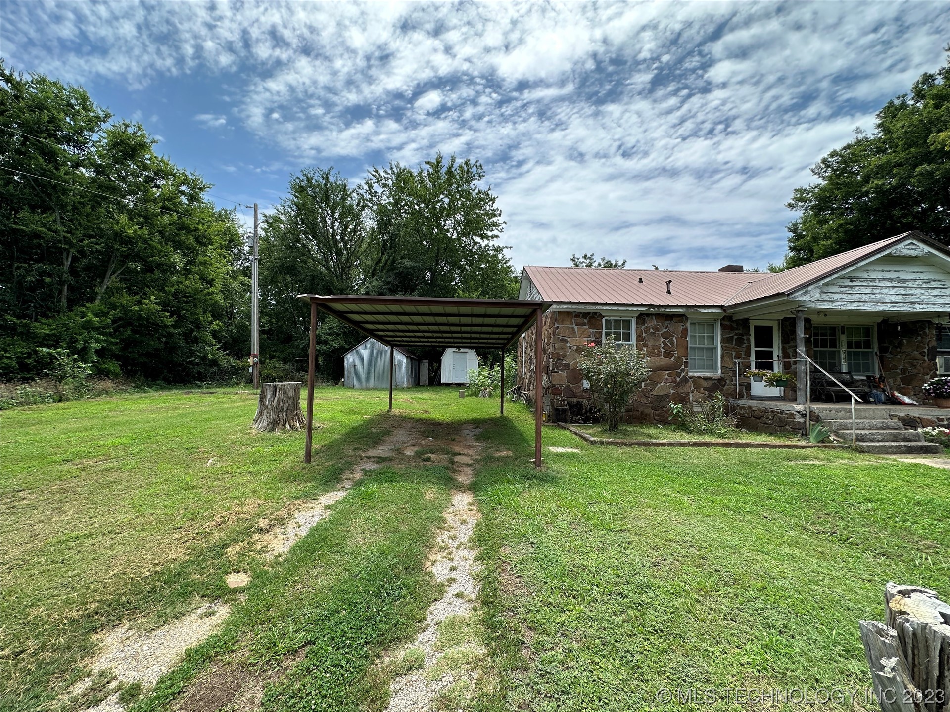 Photo 2 of 17 of 2942 SW Limestone Road house