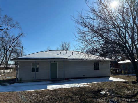 Photo of 316 W Chickasaw, Sallisaw, OK 74955 (MLS # 2603311)