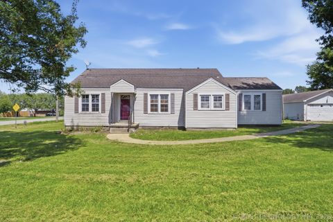 Photo of 10041 N 177th EastAvenue, Owasso, OK 74055 (MLS # 2625133)