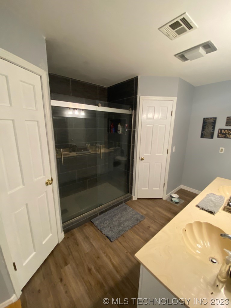 Photo 6 of 9 of 9011 S 77th Avenue house