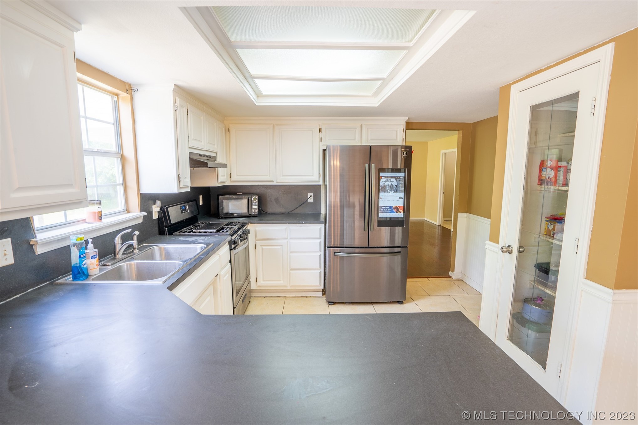 Photo 10 of 37 of 735 W 98th Street house