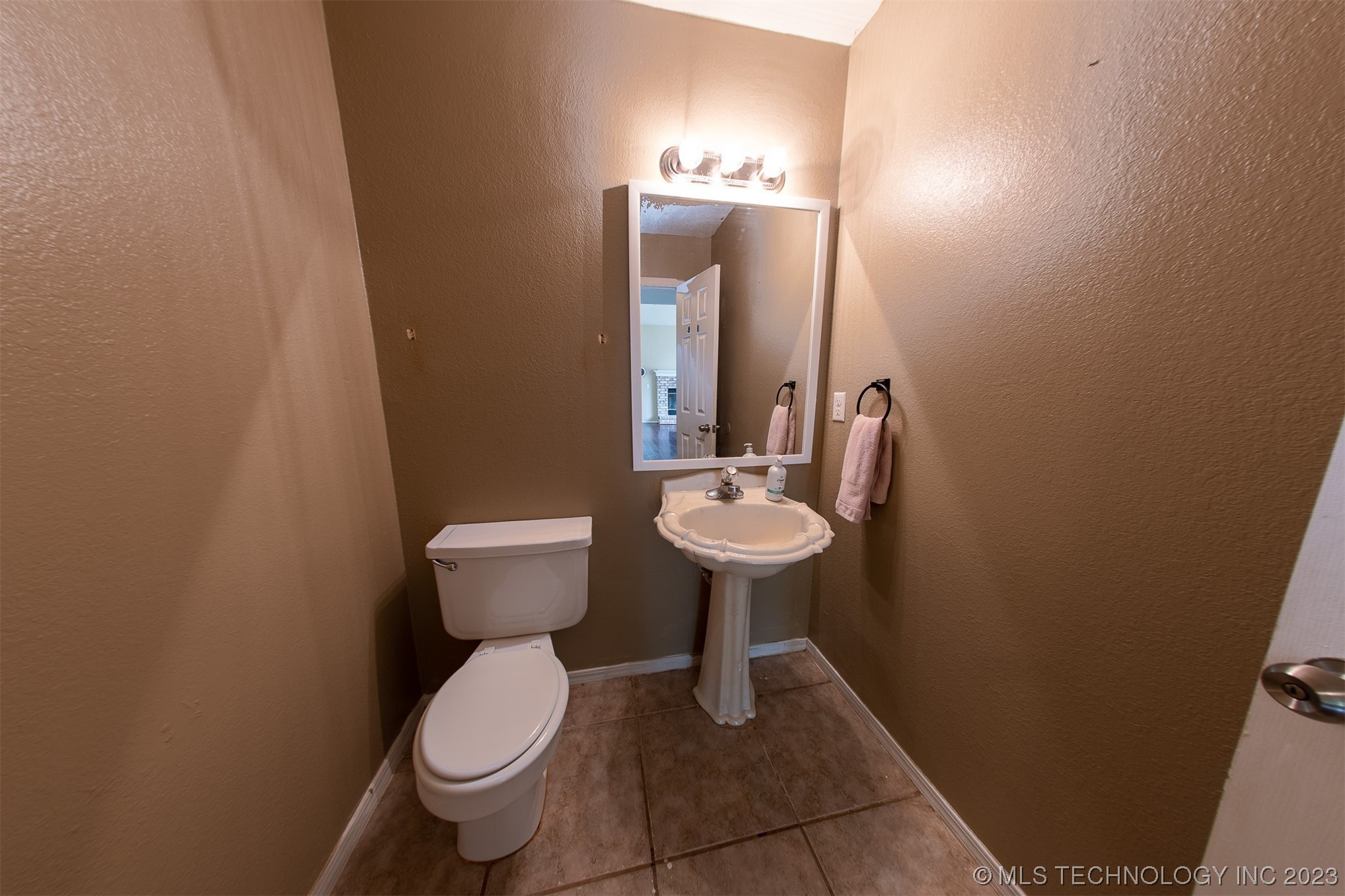 Photo 15 of 37 of 735 W 98th Street house