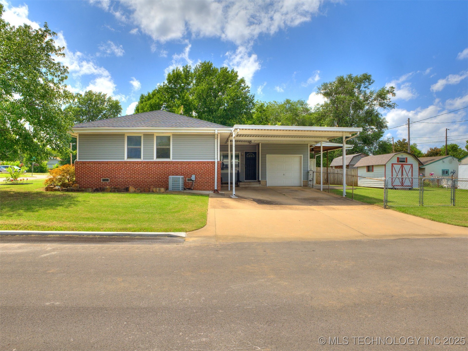 101 W Mike Avenue