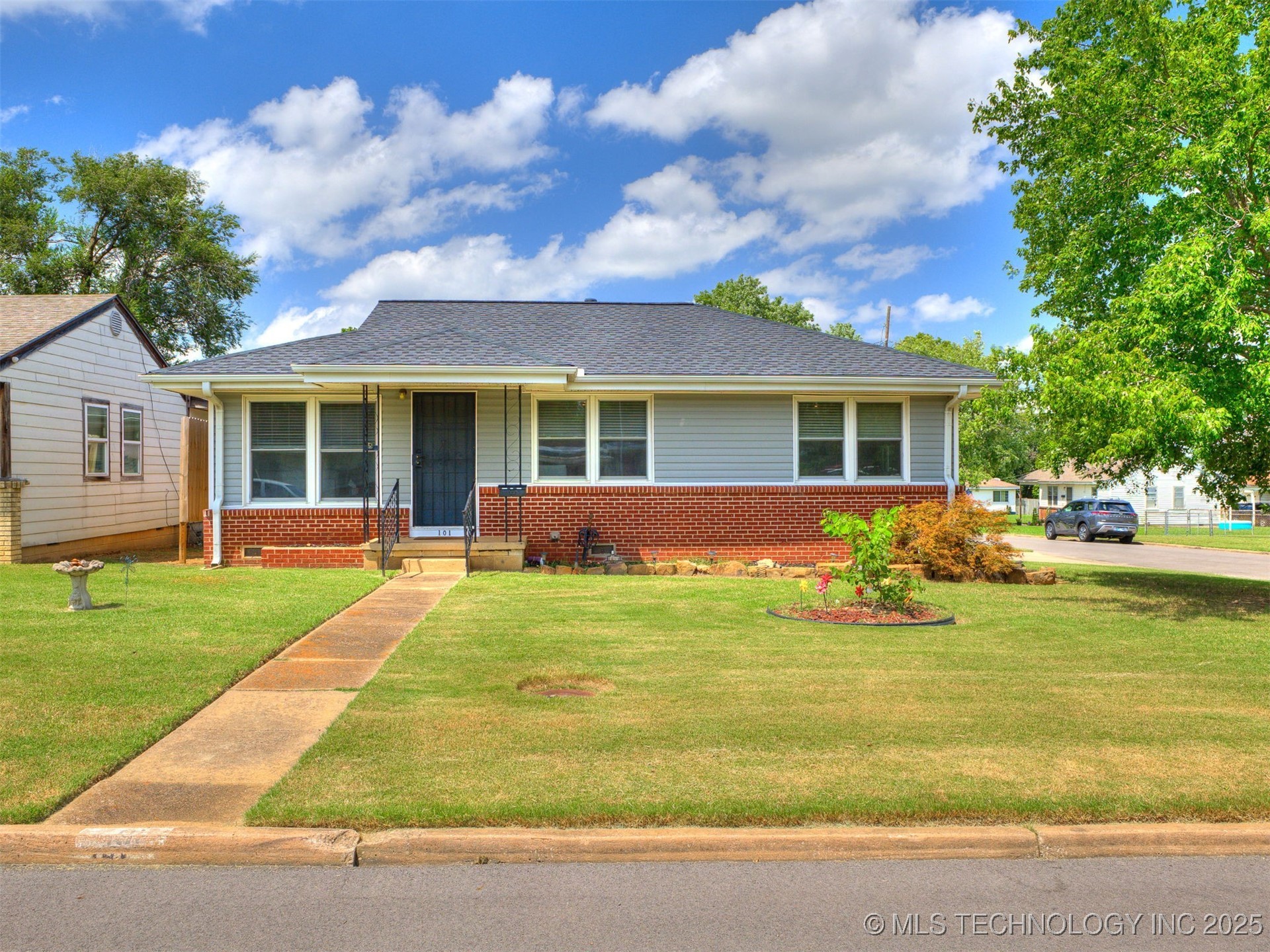101 W Mike Avenue