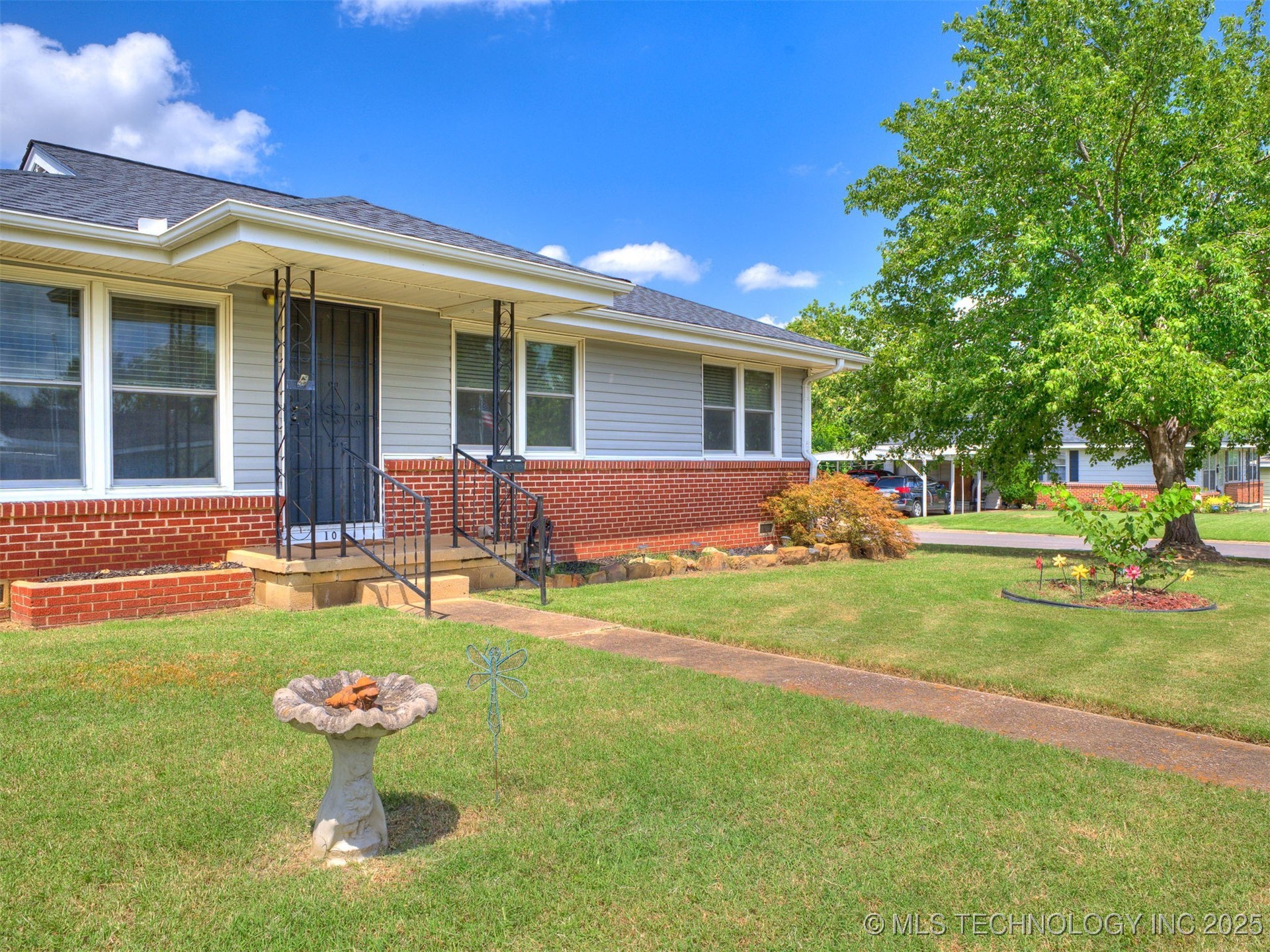 101 W Mike Avenue