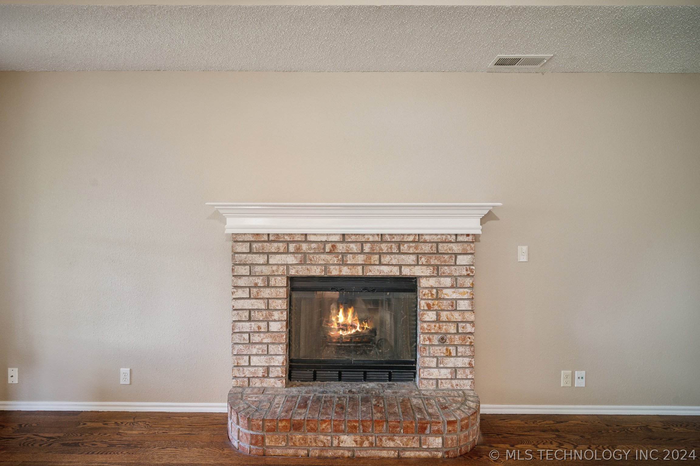 Photo 9 of 42 of 1704 E Fir Drive house
