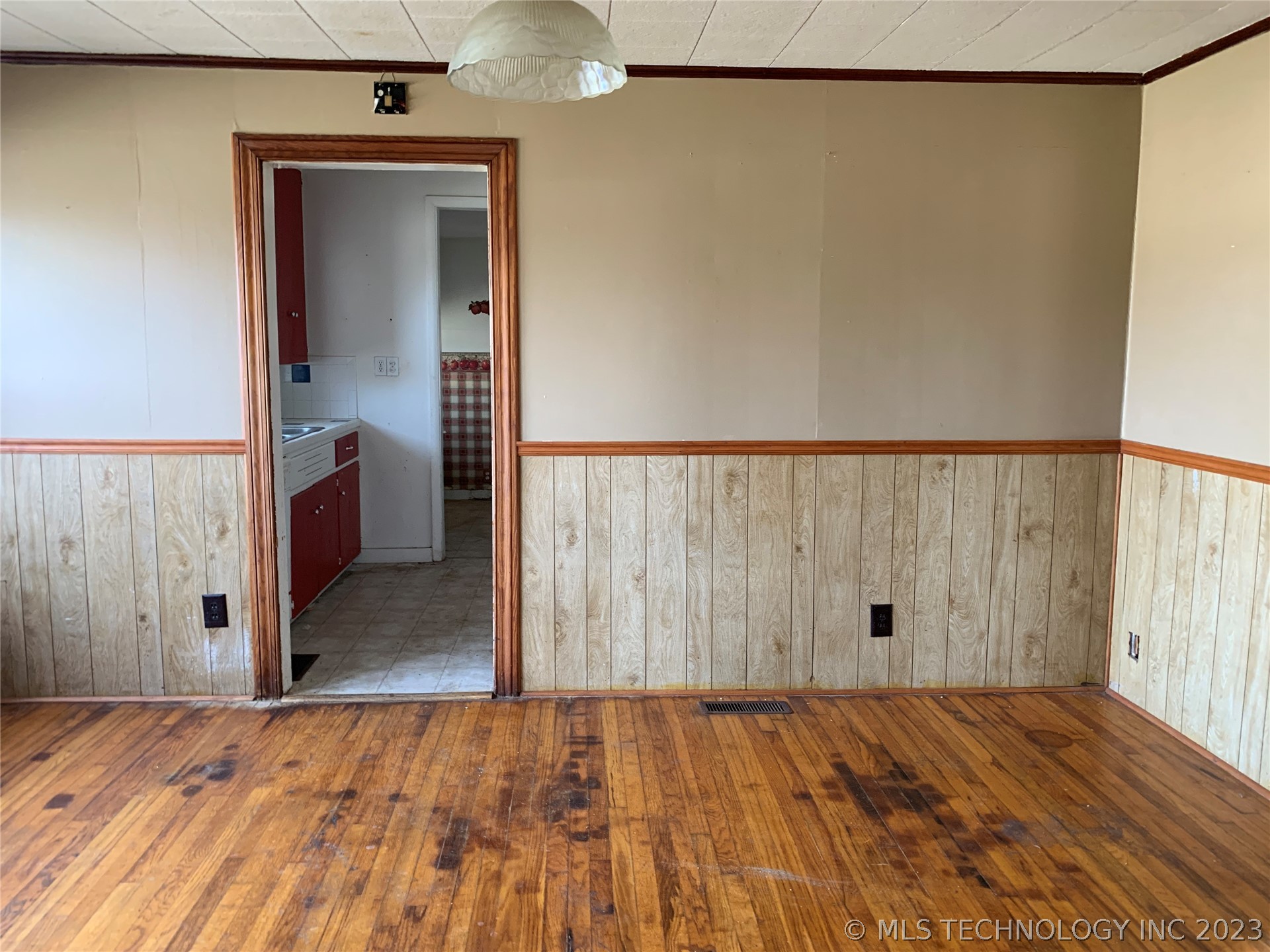 Photo 3 of 11 of 500 S Grand Avenue house