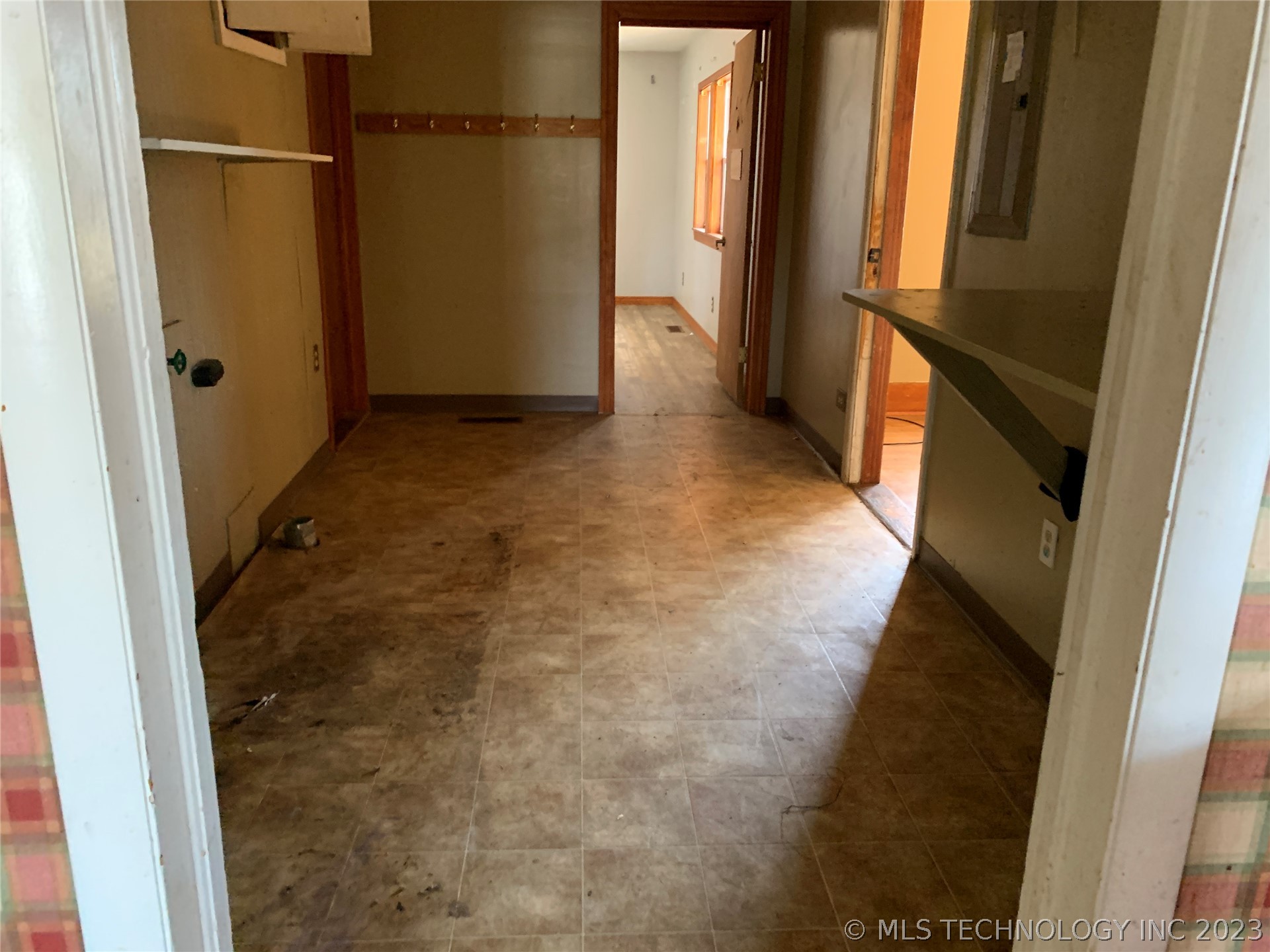 Photo 9 of 11 of 500 S Grand Avenue house