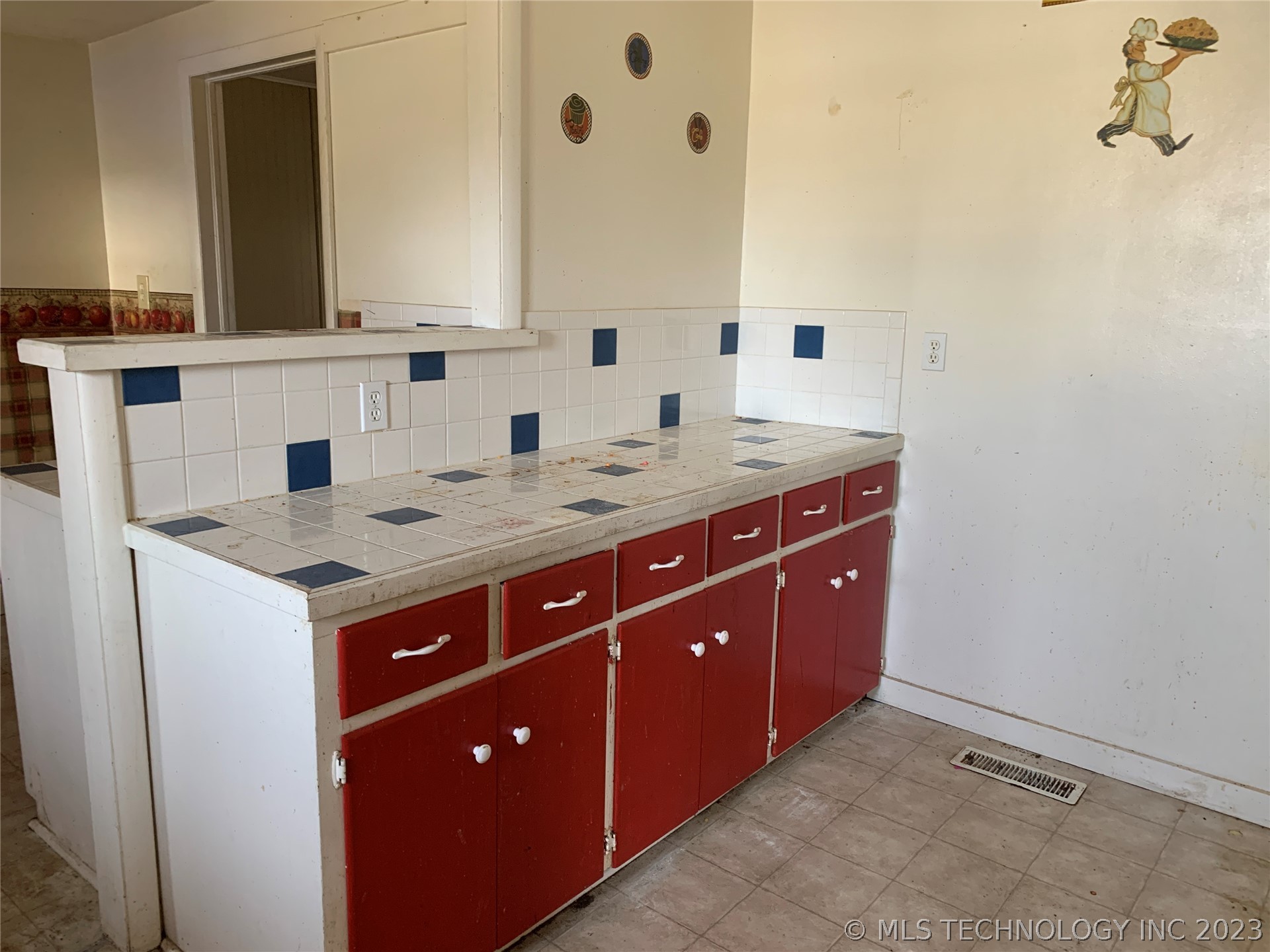 Photo 4 of 11 of 500 S Grand Avenue house