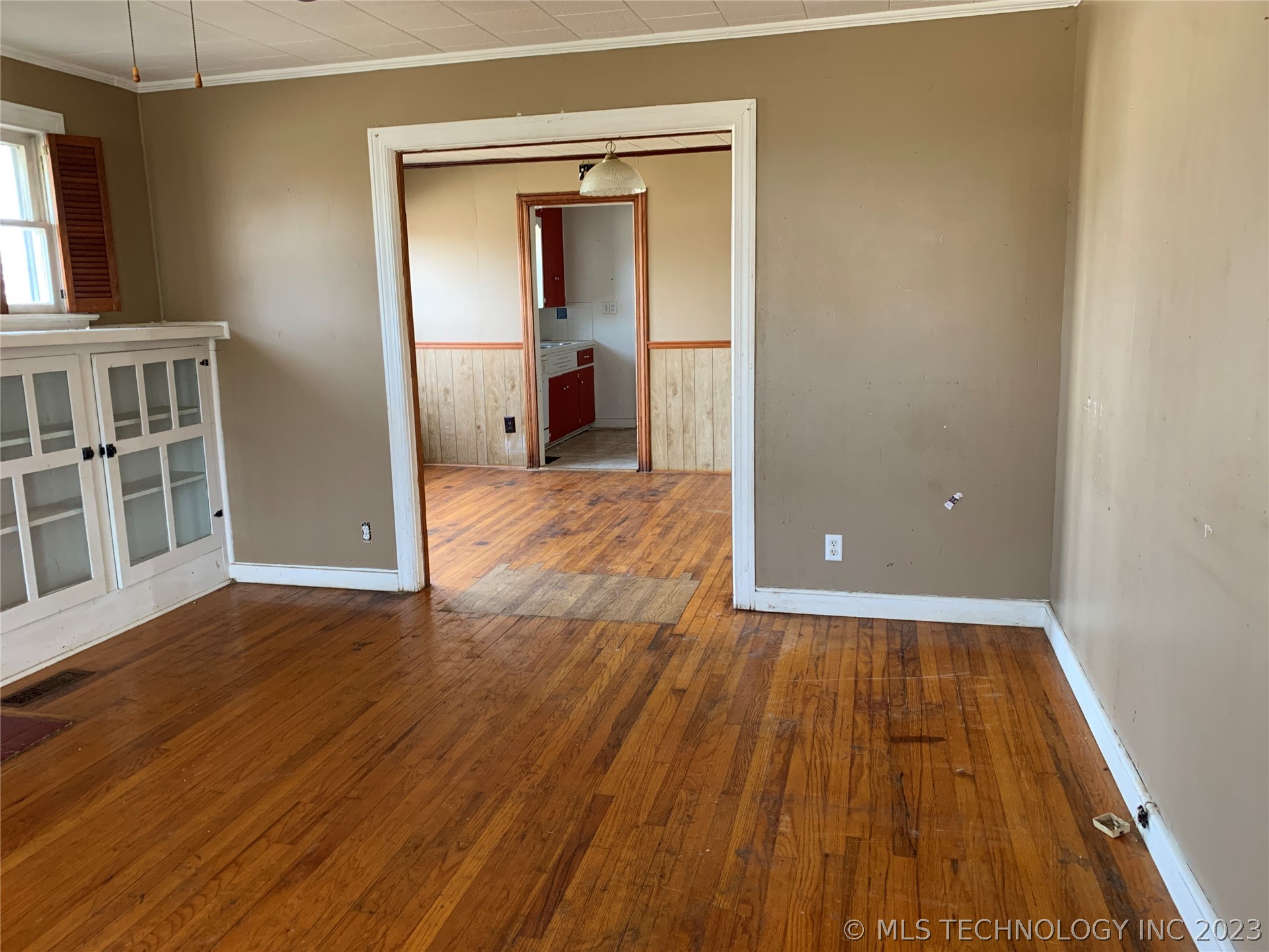 Photo 2 of 11 of 500 S Grand Avenue house