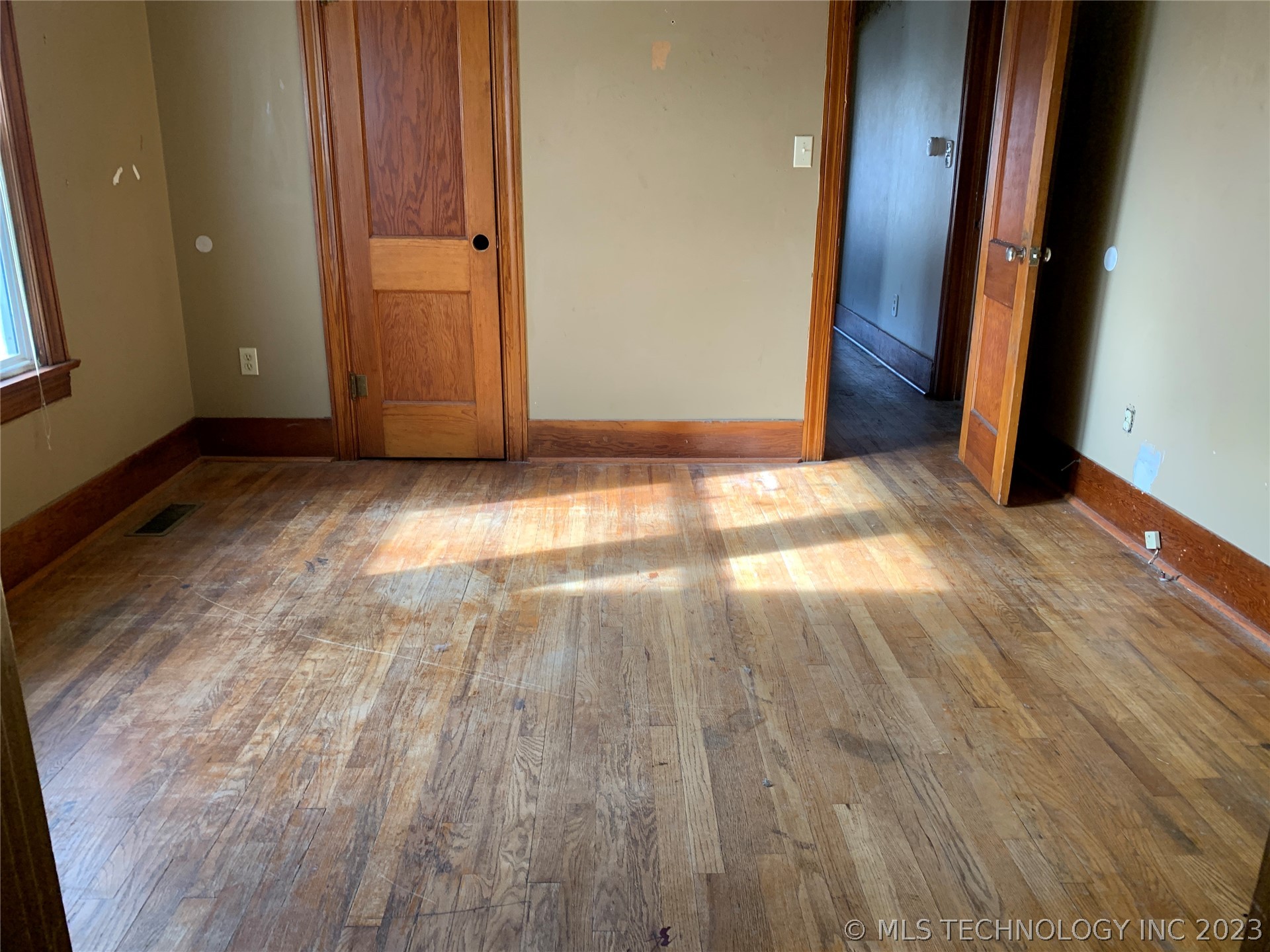 Photo 6 of 11 of 500 S Grand Avenue house