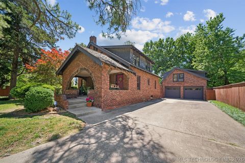 Photo of 1240 E 32nd Street, Tulsa, OK 74105 (MLS # 2616225)