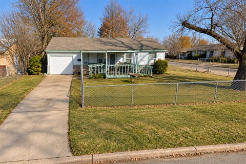 Photo of 723 E 51st Place, Tulsa, OK 74126 (MLS # 2633744)