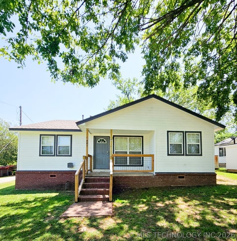 Photo of 401 S 21st Street, Collinsville, OK 74021 (MLS # 2623870)