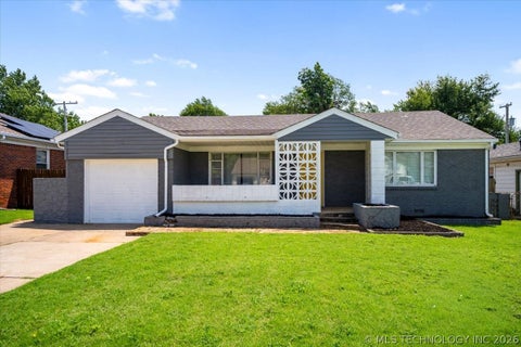 Photo of 2647 S Vandalia Avenue, Tulsa, OK 74114 (MLS # 2619331)