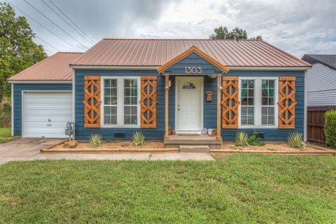 Photo of 1303 S Darlington Avenue, Tulsa, OK 74112 (MLS # 2632979)