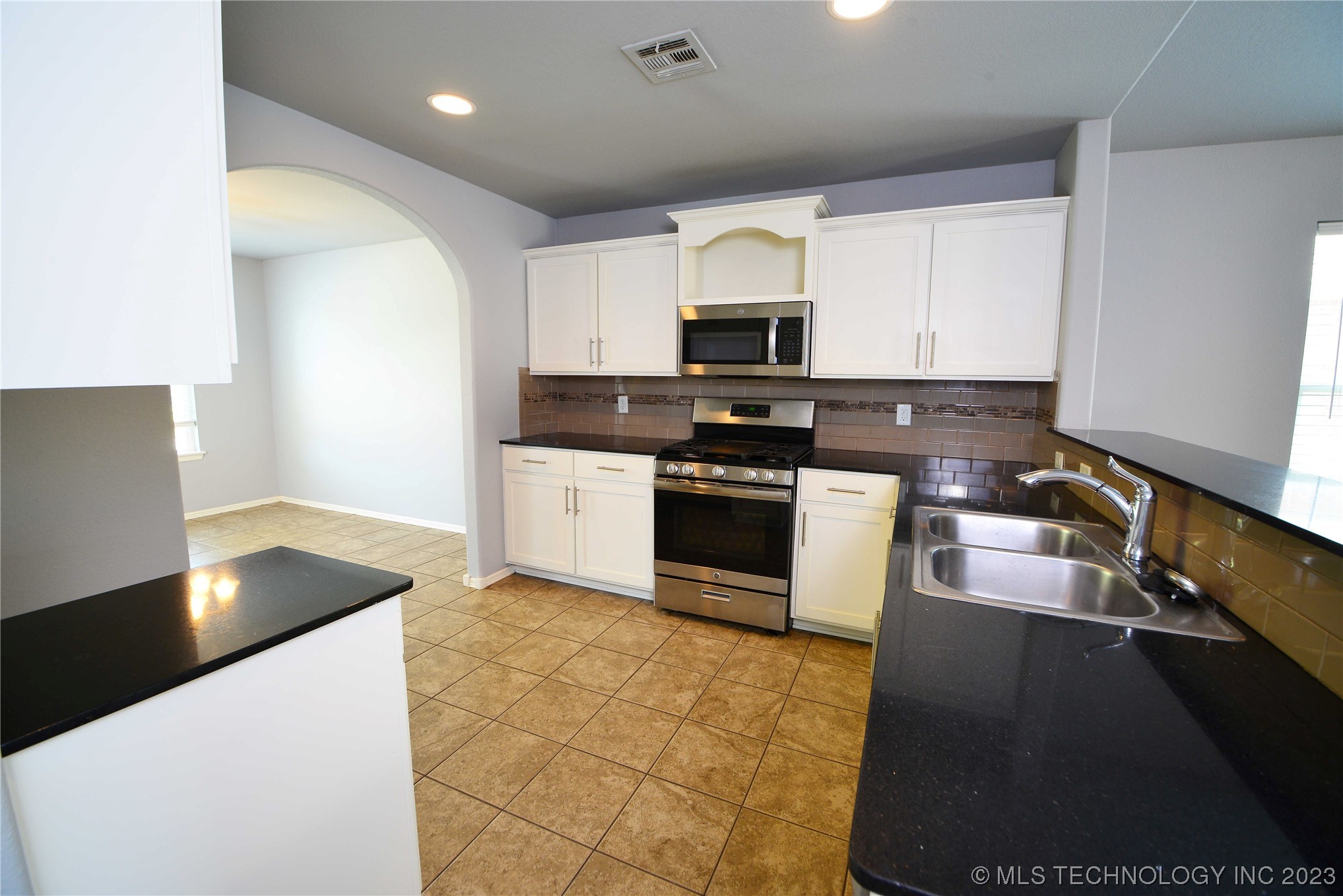 Photo 6 of 22 of 4013 W 104th Place S house