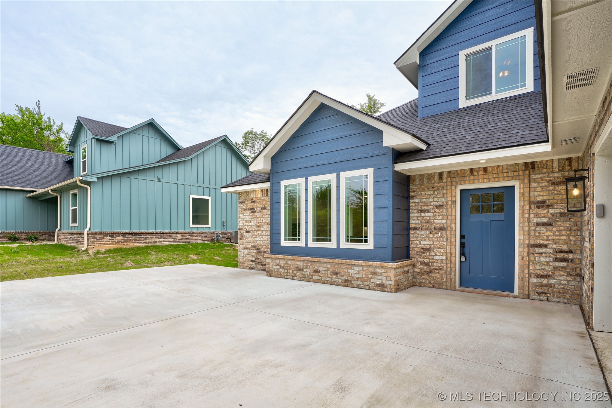 6961 River Oak Drive