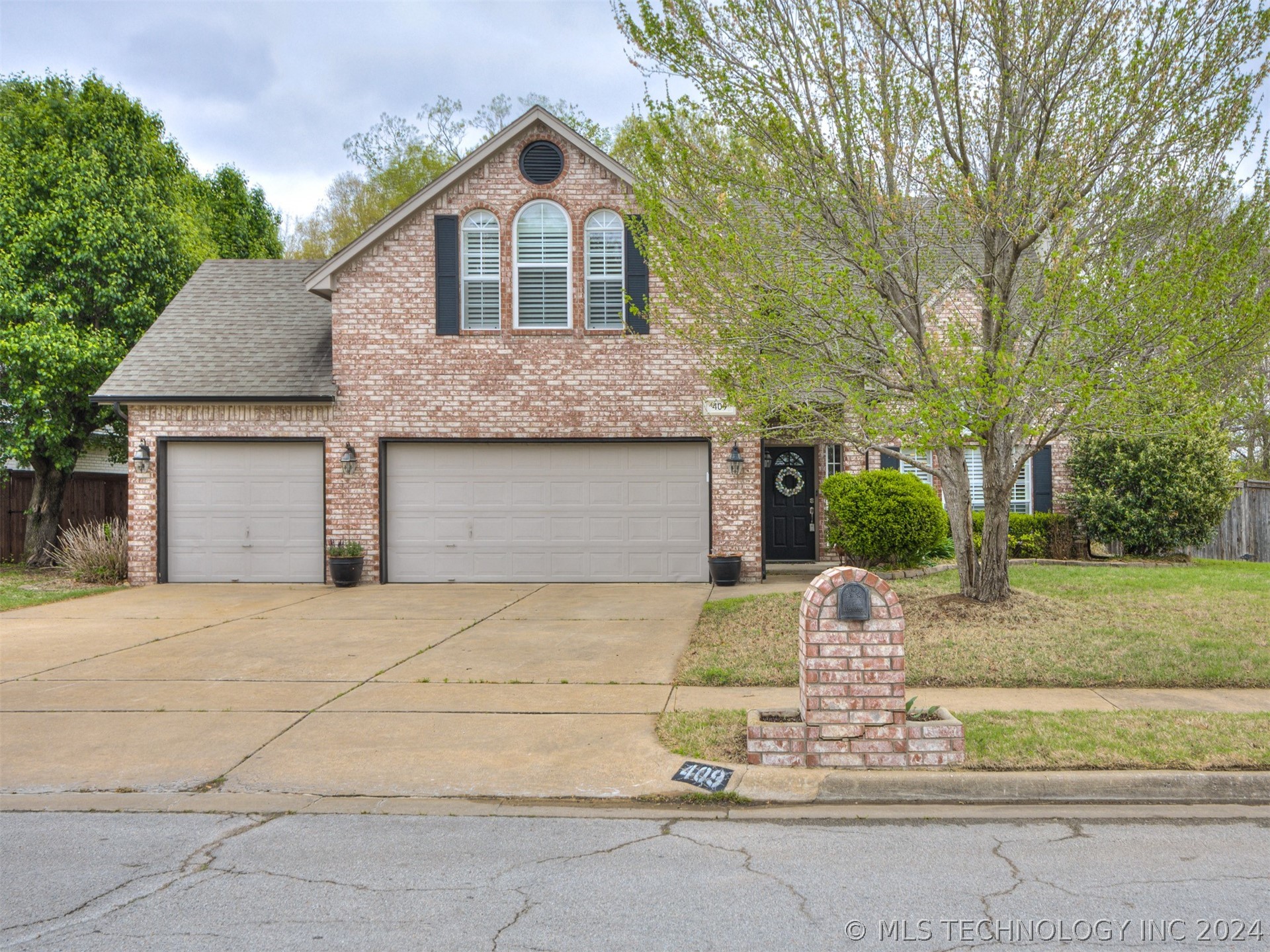 View Broken Arrow, OK 74012 house