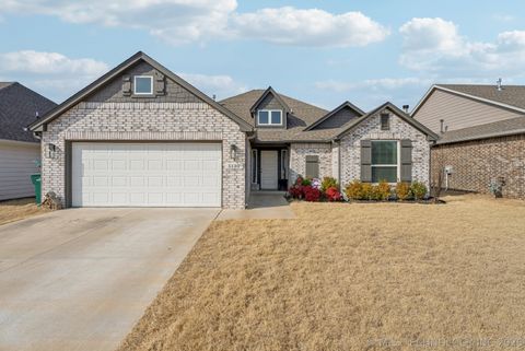 Photo of 5130 S Walnut Creek Drive W, Sand Springs, OK 74063 (MLS # 2604644)